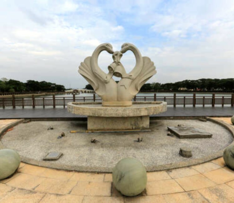 天鵝湖公園(舊名埤寮埤)